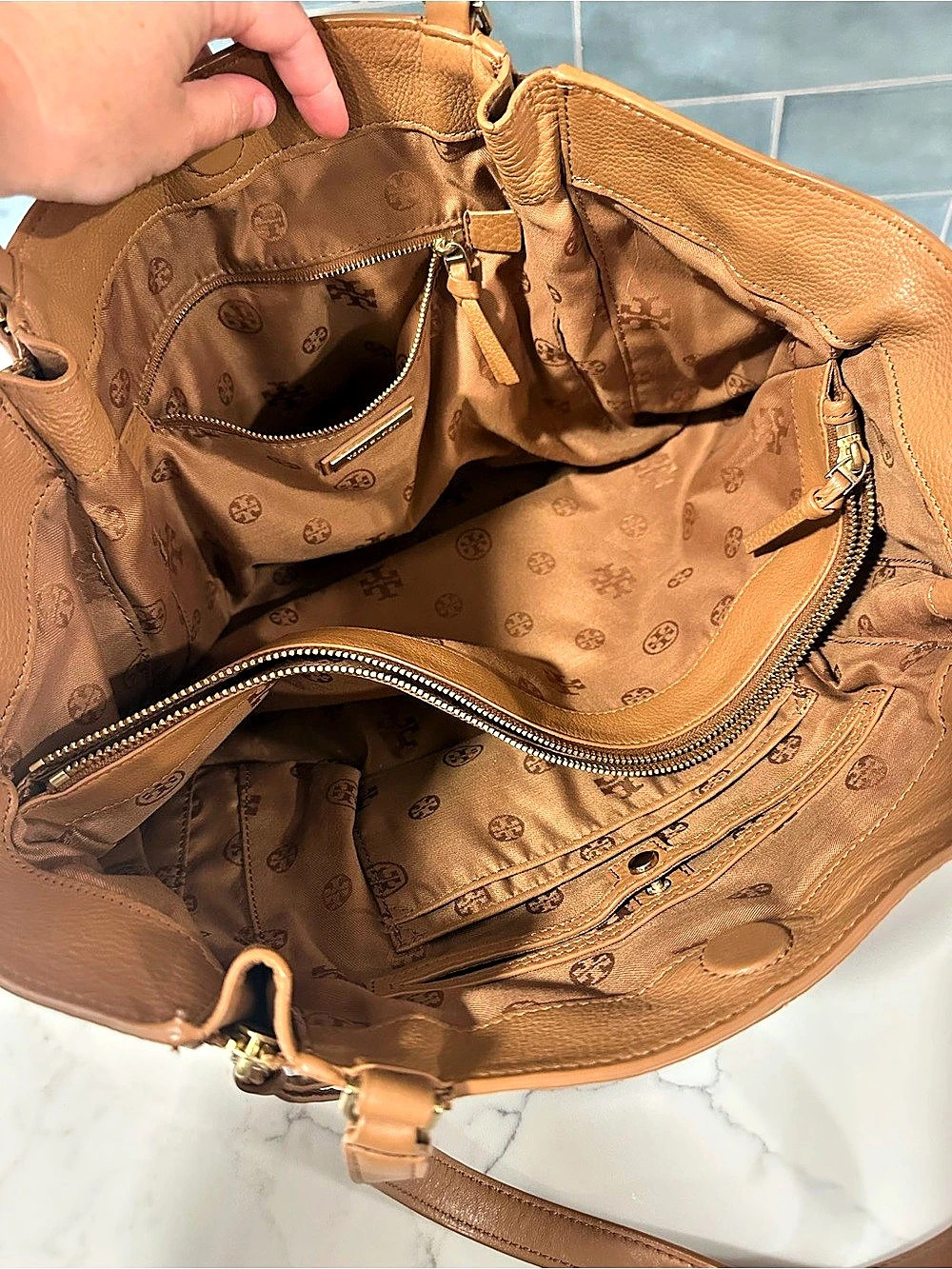 Tory Burch Zip Tote Camel Brown - Picture 4 of 11